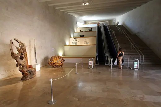 Photo 5: Interior