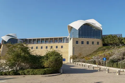 Photo 1: Exterior