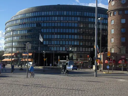 Photo 1: Exterior