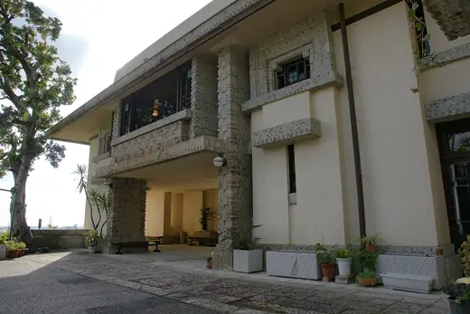Photo 2: Exterior