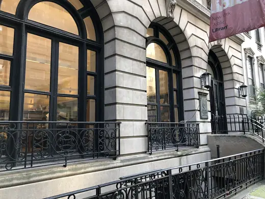 Photo 4: Exterior
