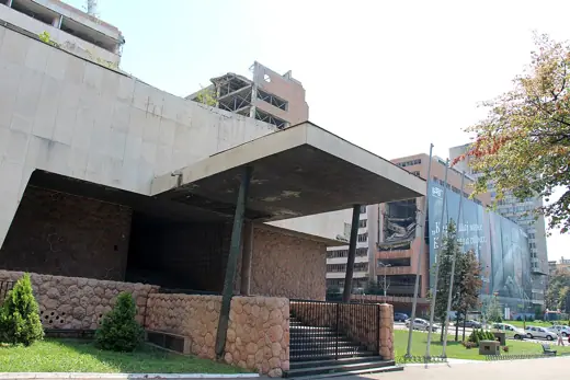 Photo 3: Exterior