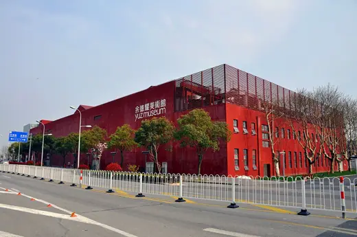 Photo 1: Exterior