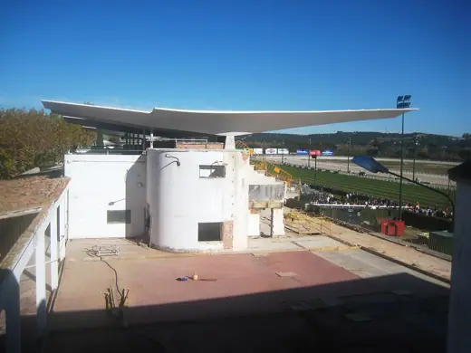 Photo 2: Exterior · Cubierta del Hipódromo de la Zarzuela