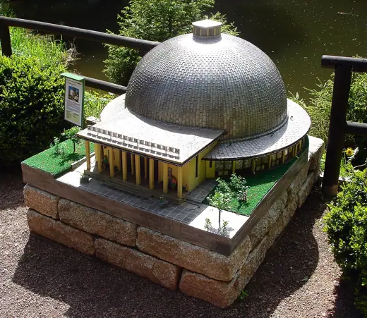 Photo 6: Model