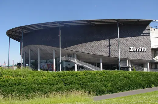 Photo 1: Exterior