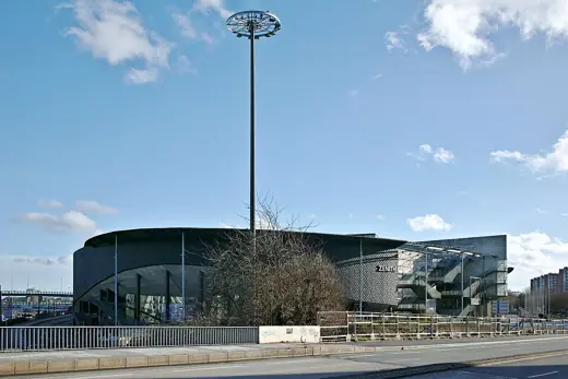 Photo 2: Exterior