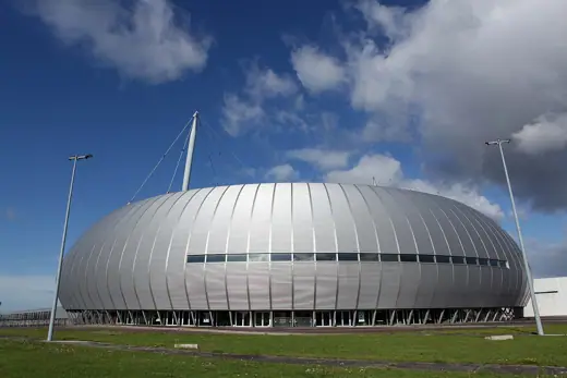Photo 1: Exterior