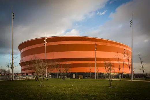 Photo 2: Exterior