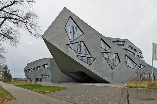 Photo 3: Exterior