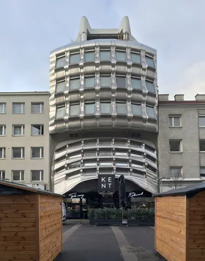 Photo 4: Exterior · Domenig-Haus, ehemalige Filiale der Zentralsparkasse, Favoritenstraße, 10