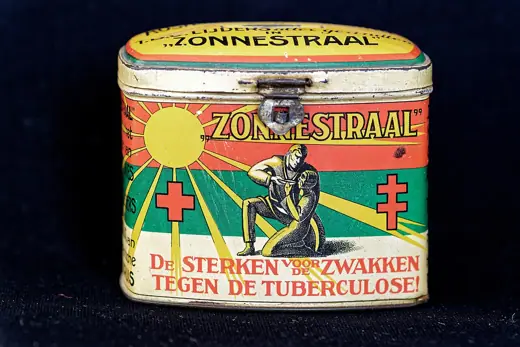 Photo 3: Exterior · Collectebusje "Zonnestraal" voor bij donateurs thuis