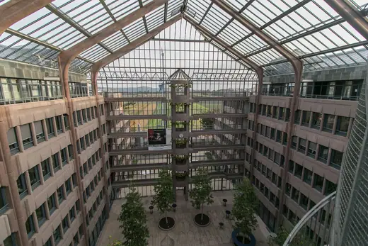 Photo 5: Interior · Innenansicht von oben