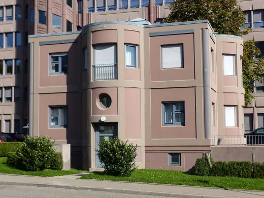 Photo 3: Exterior · Wohngebäude der Ed