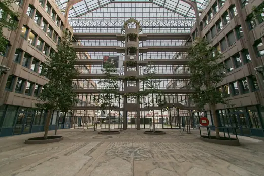 Photo 6: Interior · Innenansicht von unten